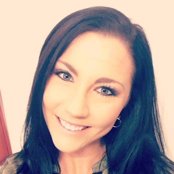 Meet your Posher, Jessica - Picture 1 of 1